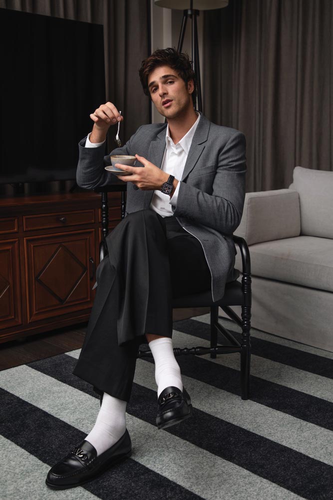 Jacob Elordi sat down wearing a suit
